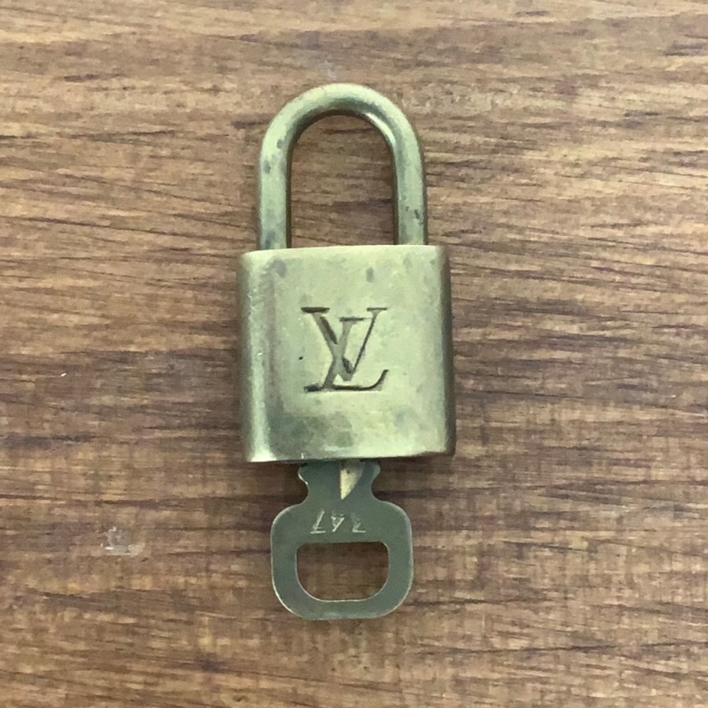 Louis Vuitton Brass '347' Padlock in Goldtone with Goldtone Key [a]